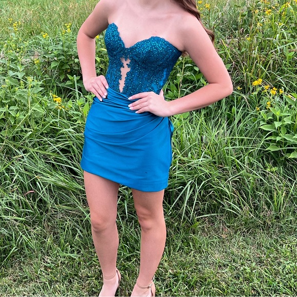 Sherri Hill Dresses & Skirts - Blue Sweetheart Bodycon Mini Dress